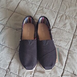 TOMS Women's Classic Black Canvas Loafers